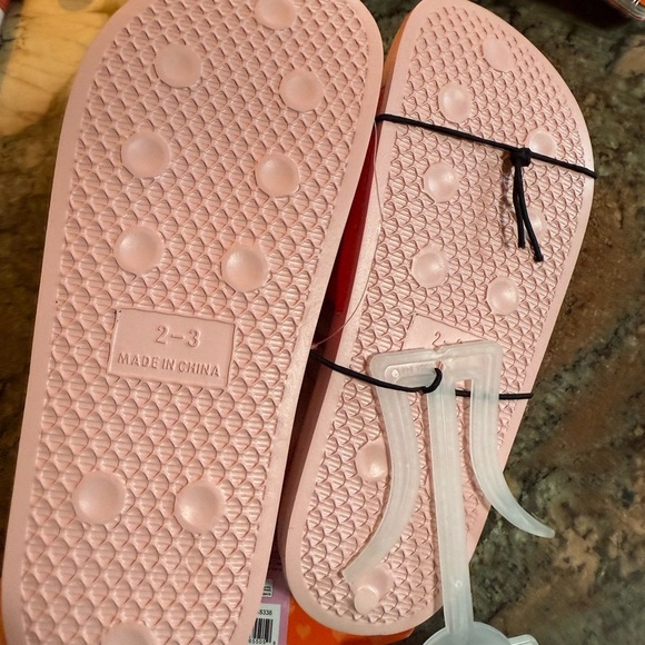 Pink Reese’s Slide Sandals Youth Sz 2/3 M Fun Reese’s Bag and cute note pad - Picture 7 of 10